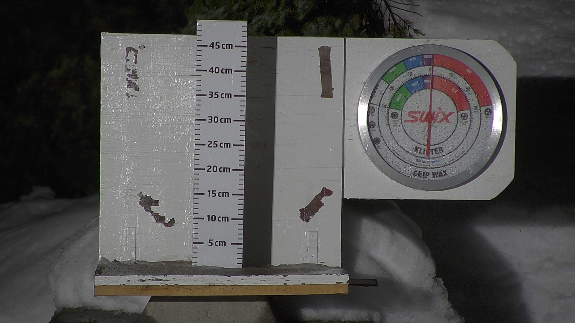 Snow stake cleared daily between 8:30–9:00am. Wax thermometer readings may be higher in direct morning sun.