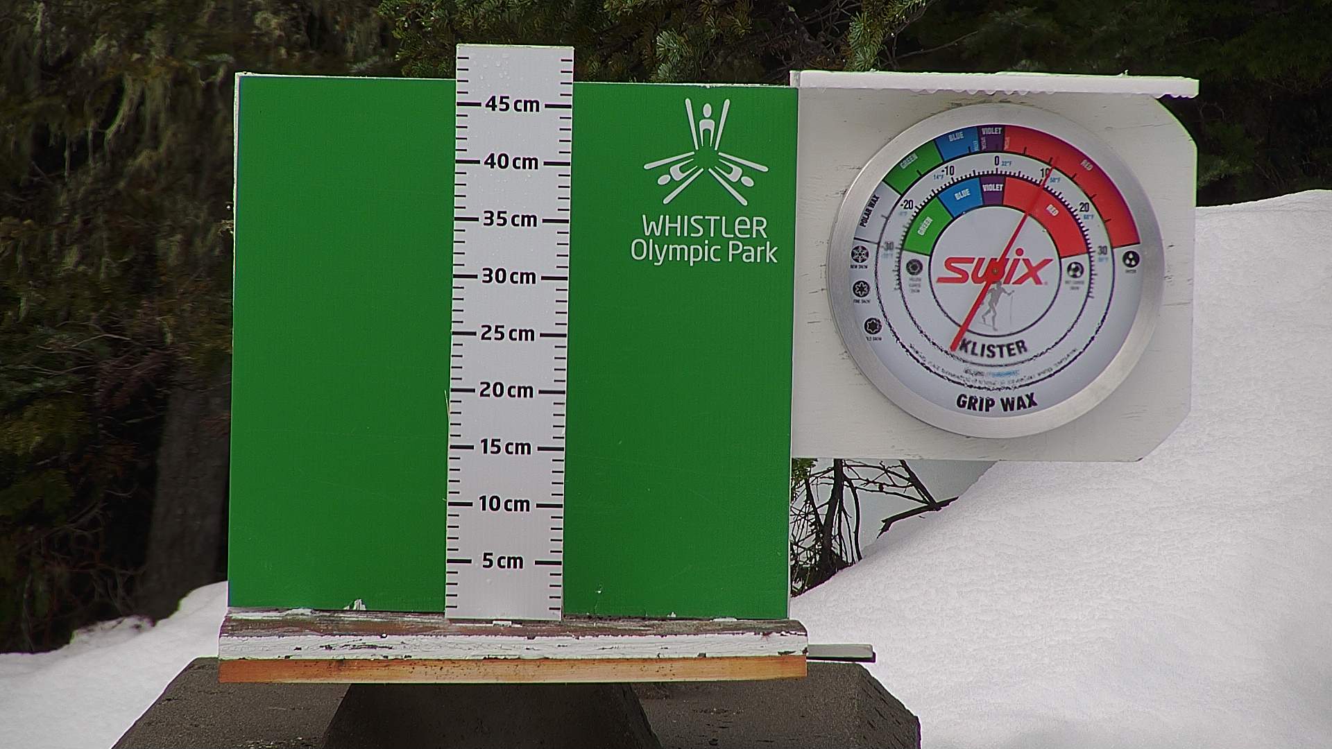 Snow stake cleared daily between 8:30–9:00am. Wax thermometer readings may be higher in direct morning sun.