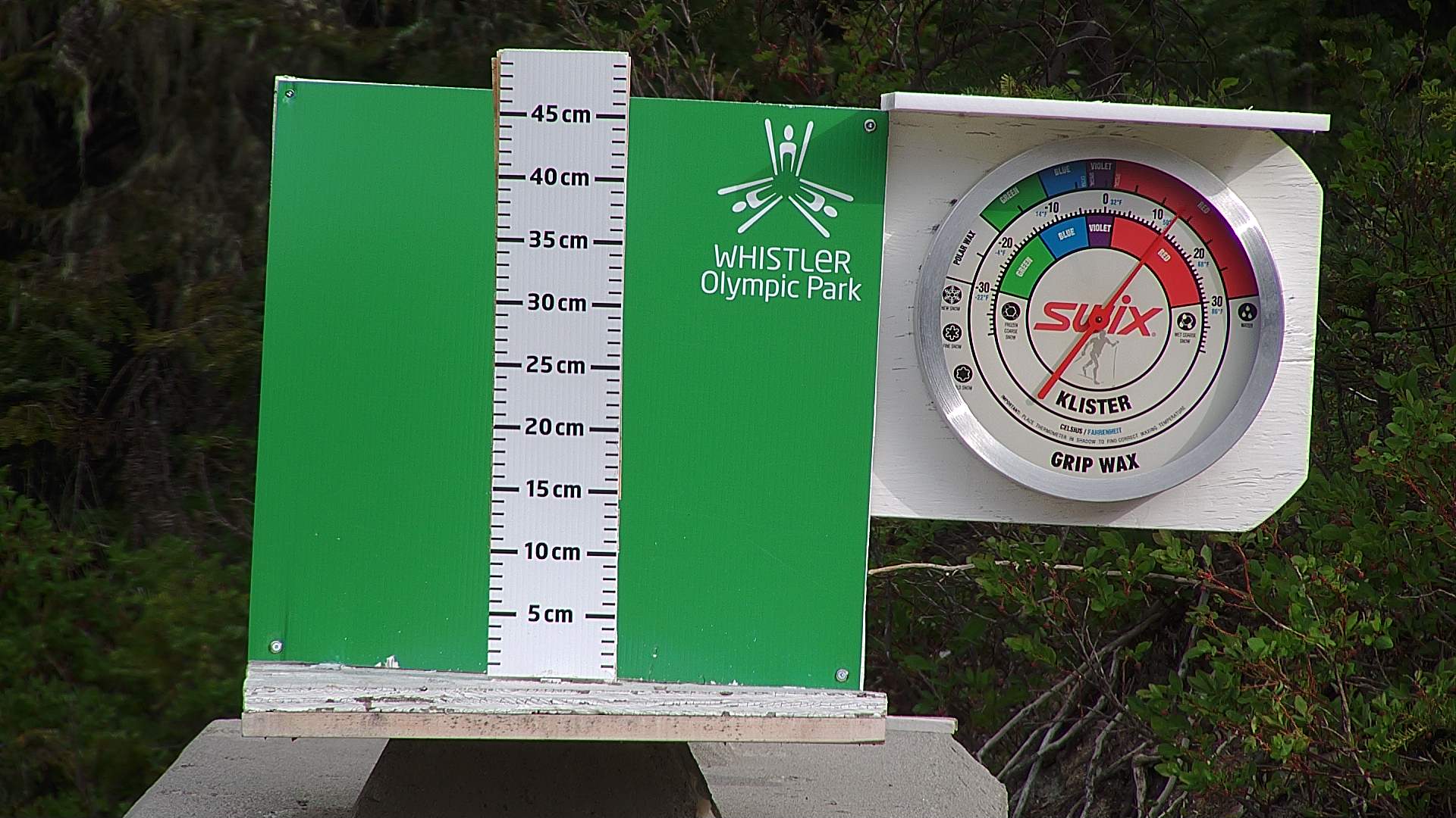 Snow stake cleared daily between 8:30–9:00am. Wax thermometer readings may be higher in direct morning sun.
