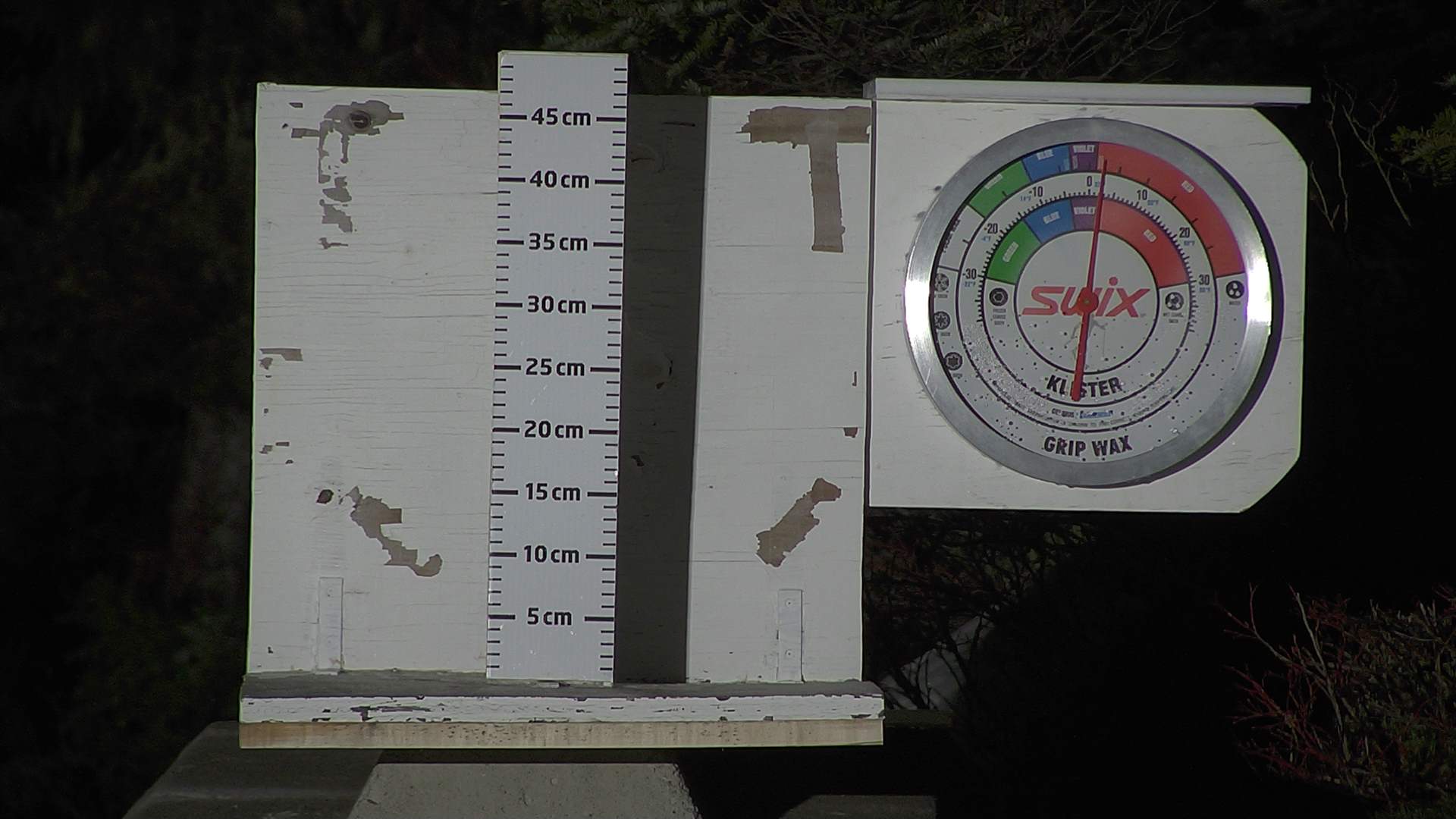 Snow stake cleared daily between 8:30–9:00am. Wax thermometer readings may be higher in direct morning sun.