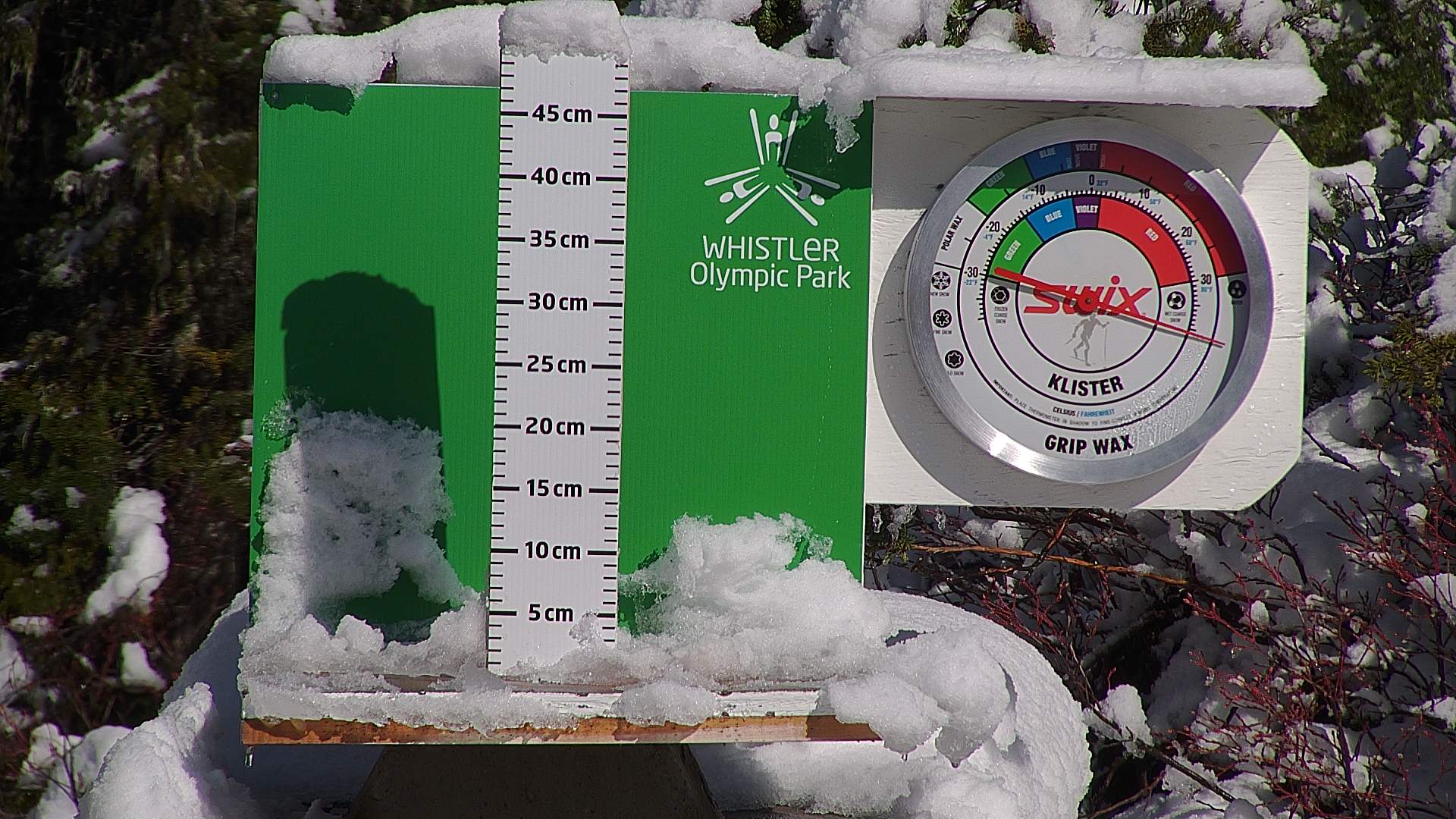 Snow stake cleared daily between 8:30–9:00am. Wax thermometer readings may be higher in direct morning sun.