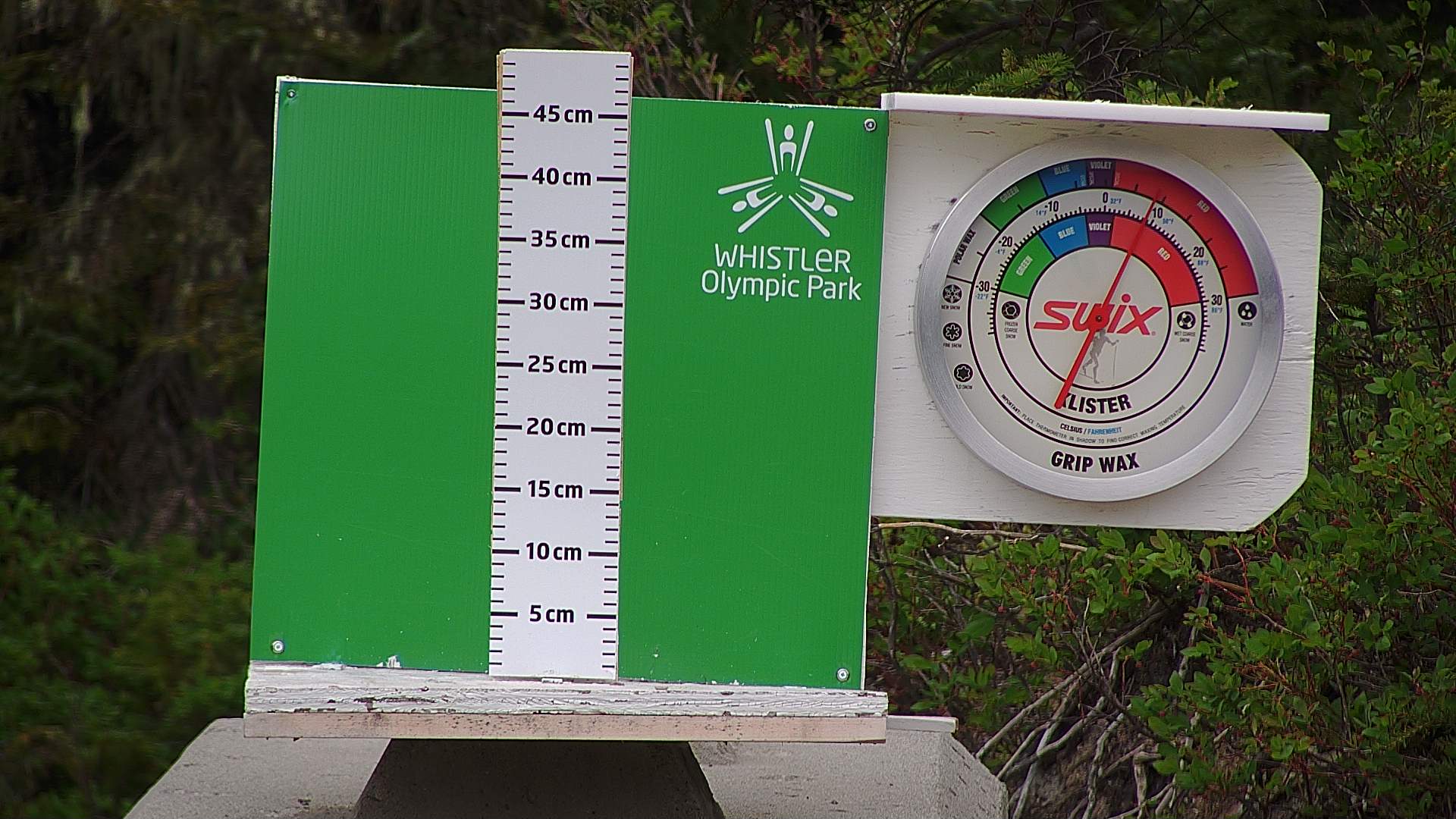 Snow stake cleared daily between 8:30–9:00am. Wax thermometer readings may be higher in direct morning sun.