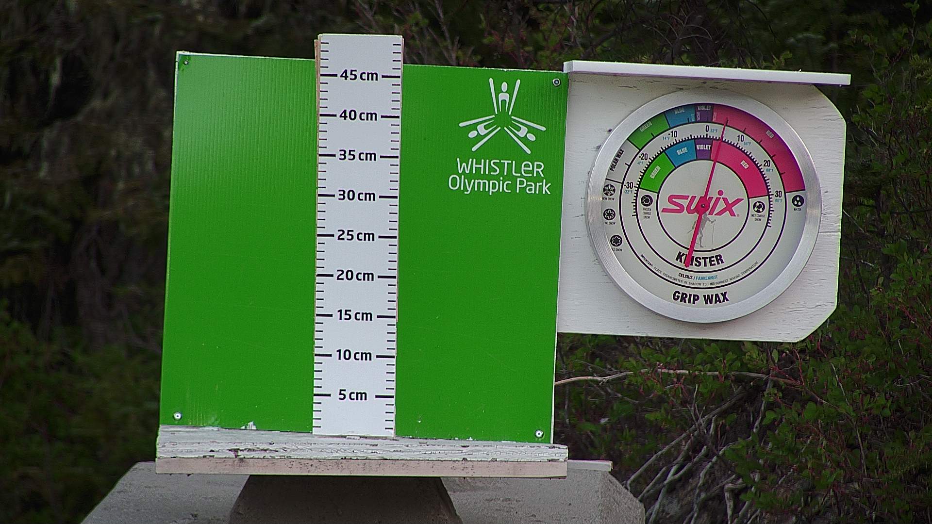Snow stake cleared daily between 8:30–9:00am. Wax thermometer readings may be higher in direct morning sun.
